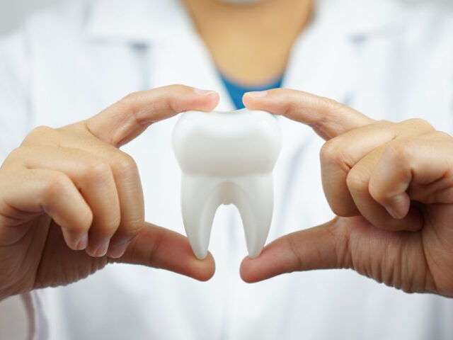 https://emergencydentistomahane.com/wp-content/uploads/2020/11/body-1-640x480.jpg